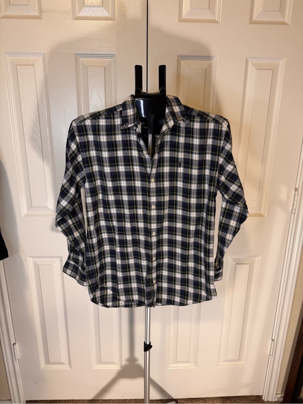 Boys Plaid Button-Up Shirt Size Large